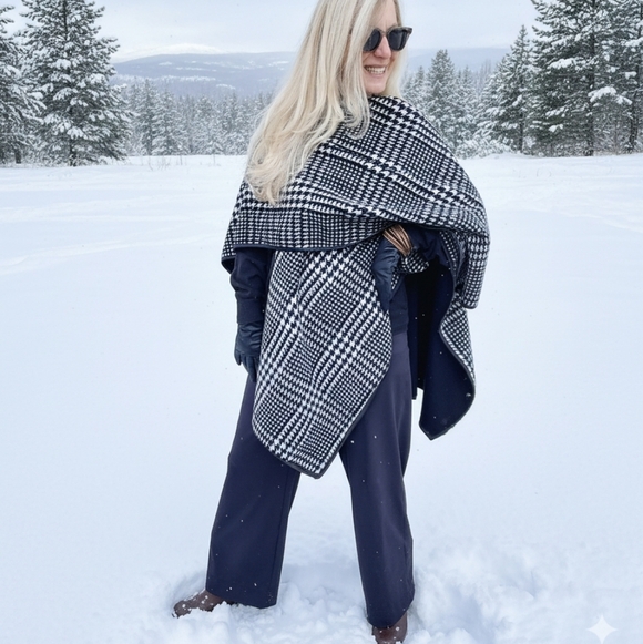 Ike Behar Accessories - Ike Behar NWOT Black & White Houndstooth/Black Reversible Wrap, One Size, $32